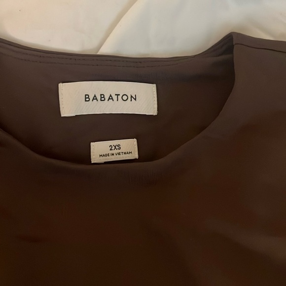 Aritzia/Babaton dark brown crewneck long sleeve top - Picture 4 of 4